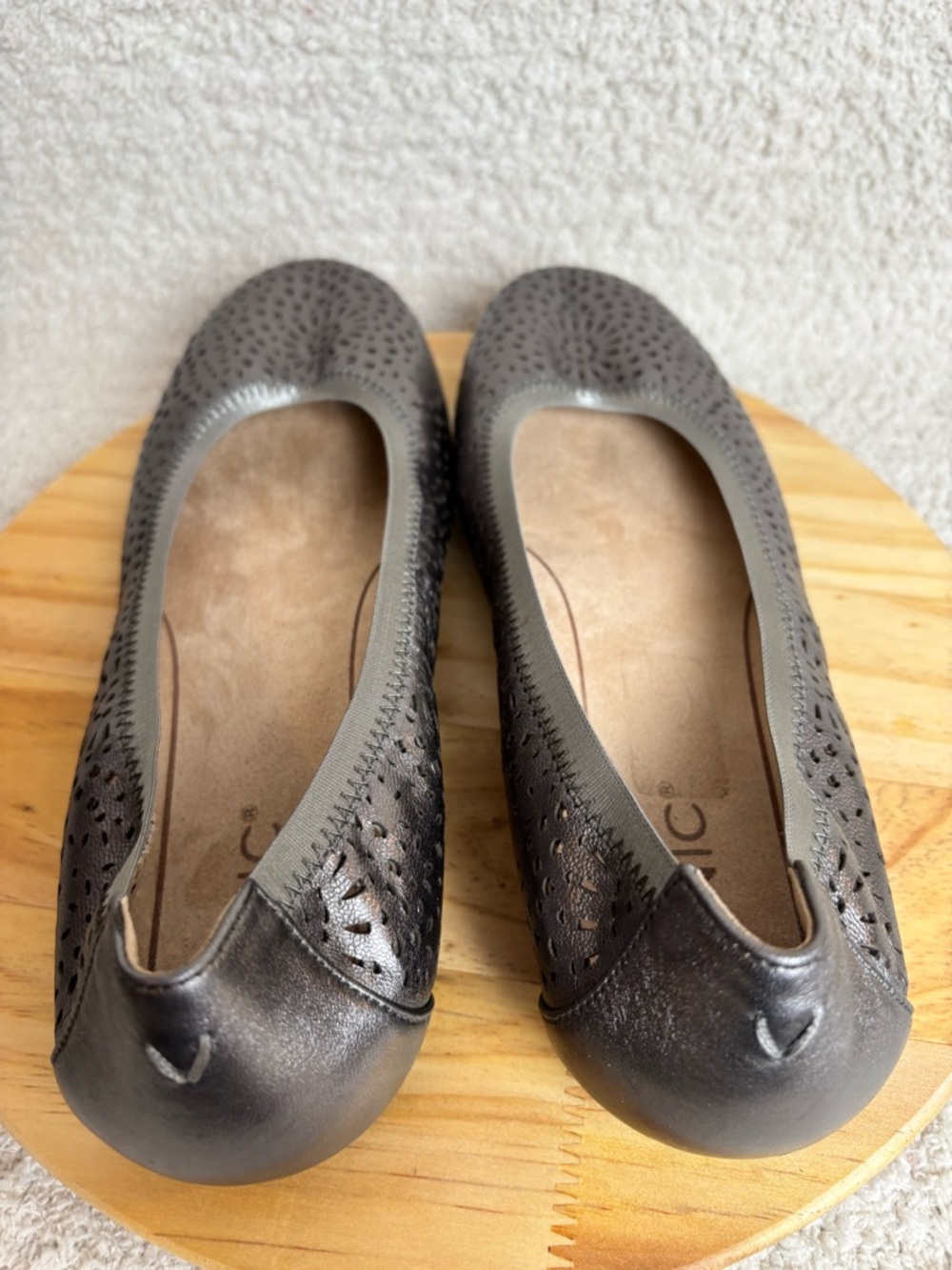Vionic Shoes Womens 8.5 Robyn Ballet Flats Perforated Pewter Metallic Leather - Picture 8 of 11